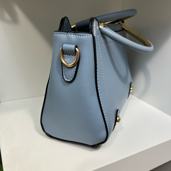Elegant Blue Handbag with Daisy Charm and Wallet - Picture 3 of 9